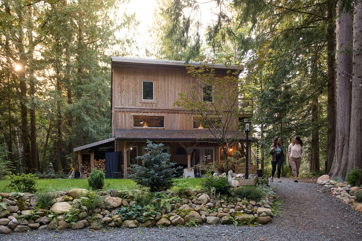 Huge 1250 sqft Studio and Gardens