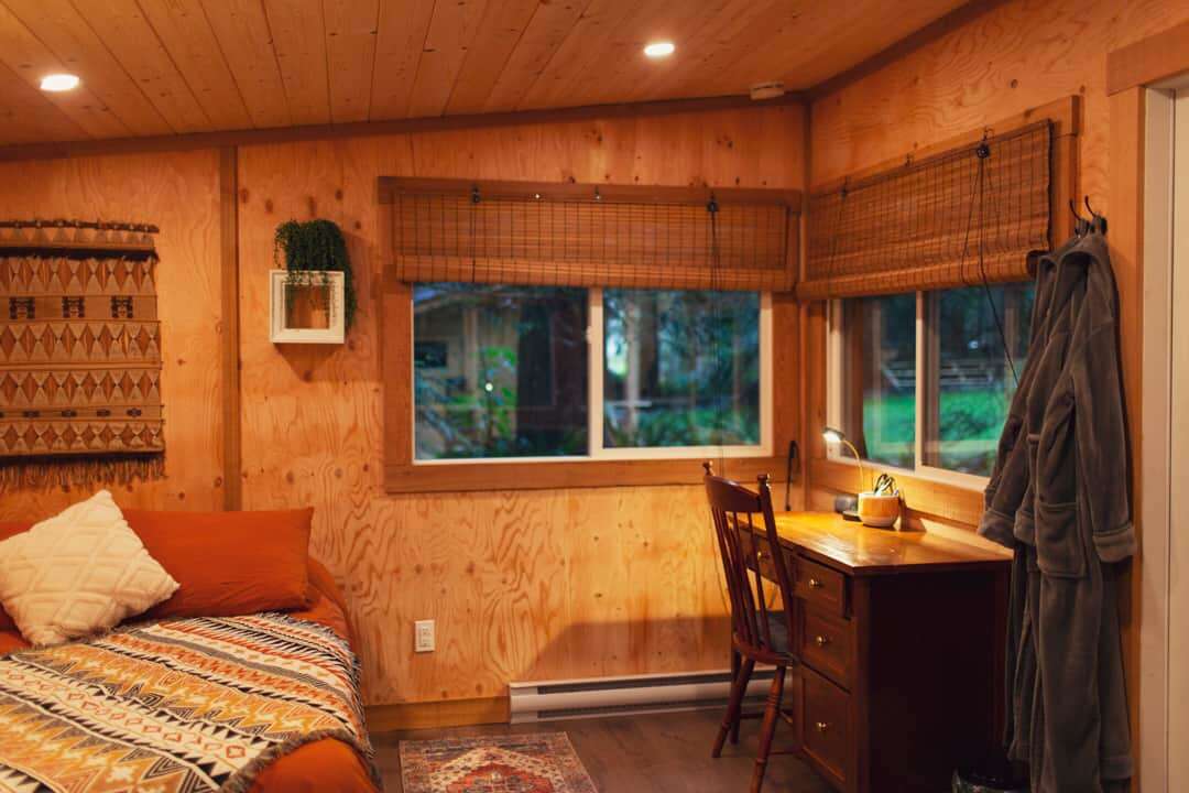 Cabin 3 with Desk and Queen Bed