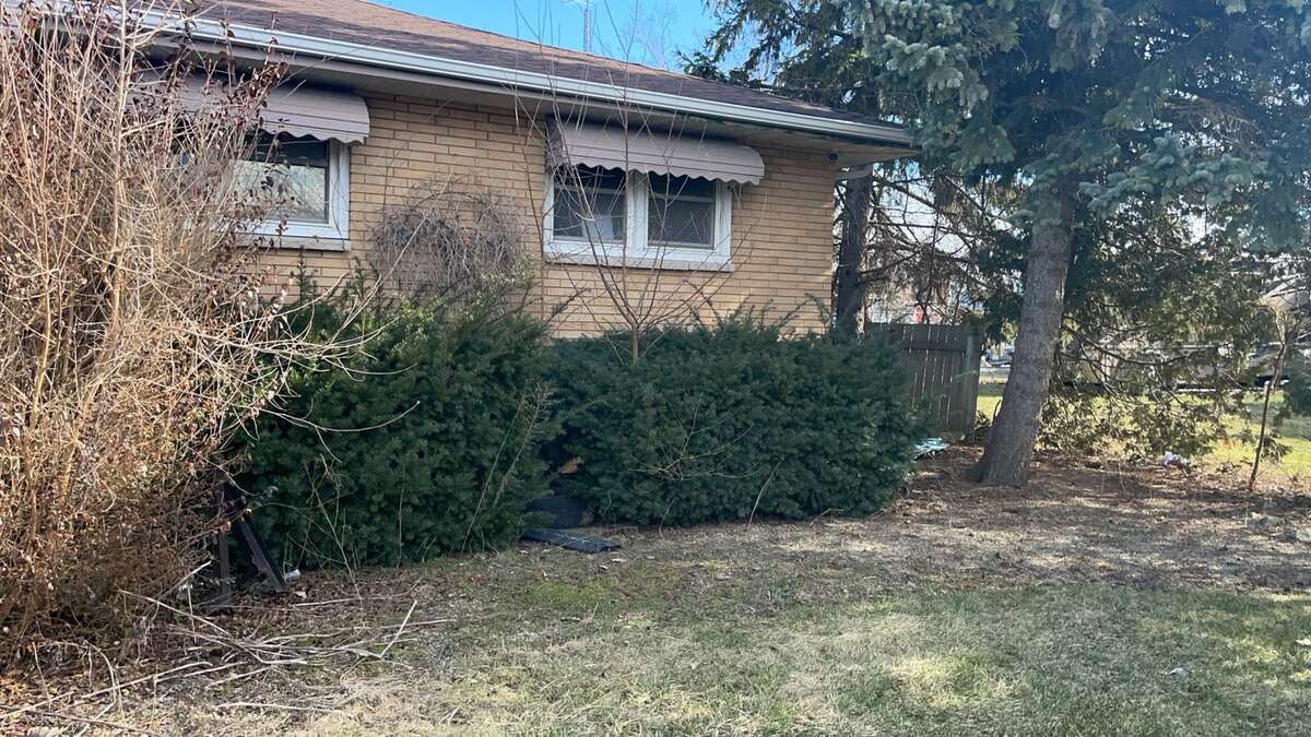 Ranch / Detached House For Sale in Amherstburg, ON - 3+1 bed, 1 bath
