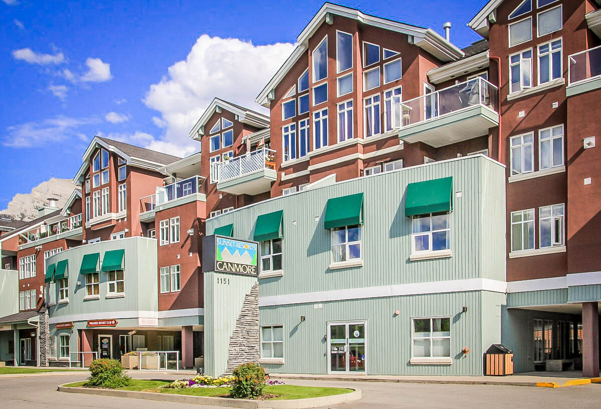 Condo / Apartment For Sale in Canmore, Alberta - 2 bdrm, 2 bath (232, 1151 Sidney St.)