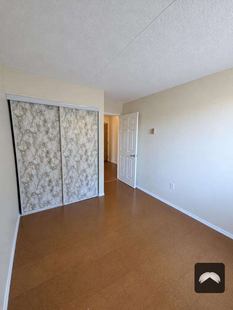 Bright main-floor end unit!