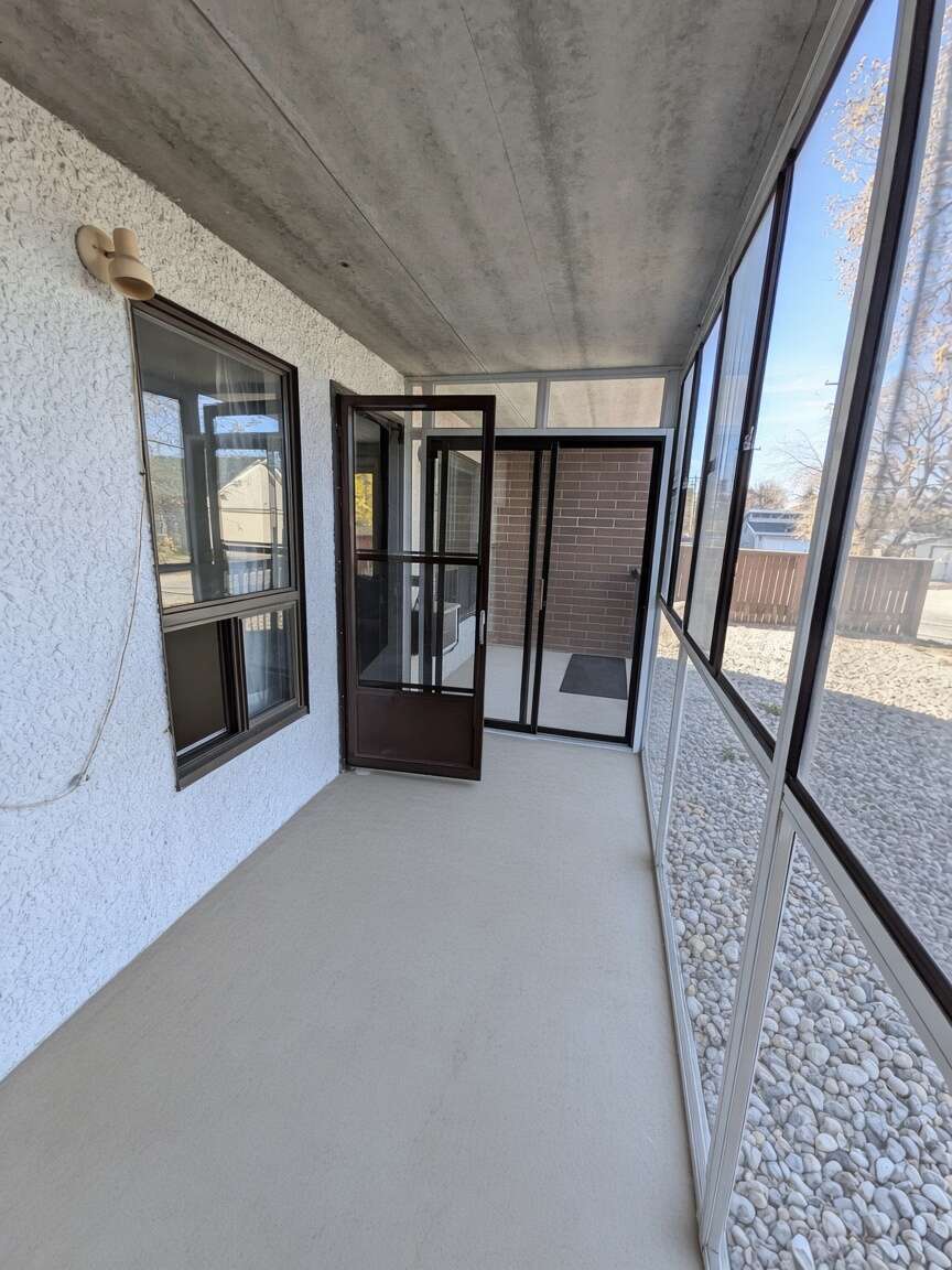 Bright main-floor end unit!