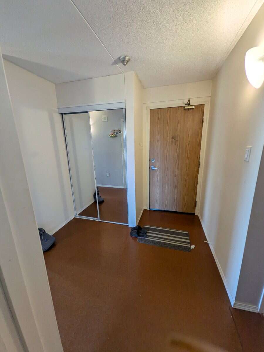 Bright main-floor end unit!