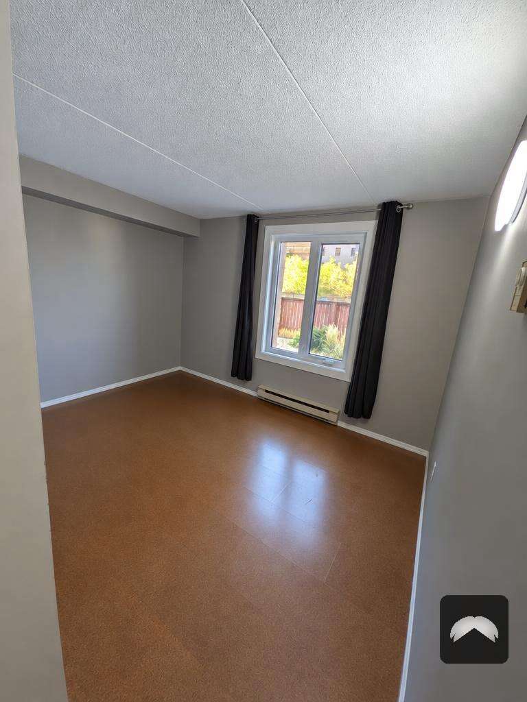 Bright main-floor end unit!
