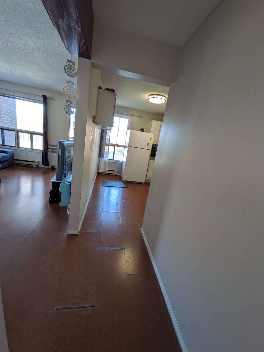 Bright main-floor end unit!