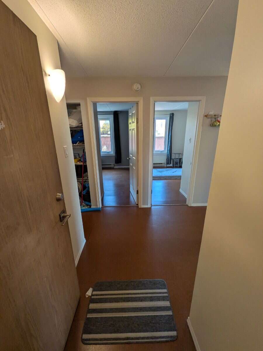 Bright main-floor end unit!