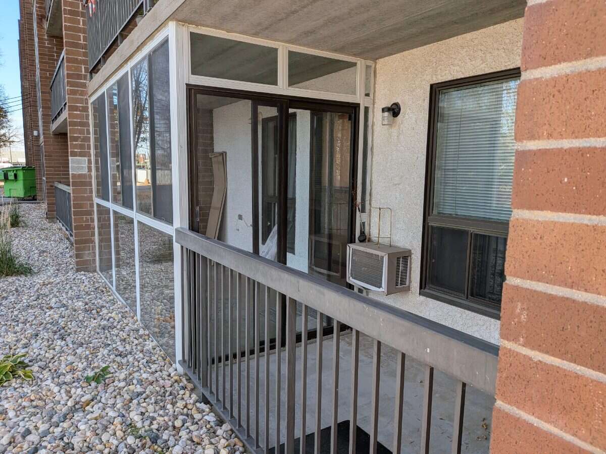 Bright main-floor end unit!