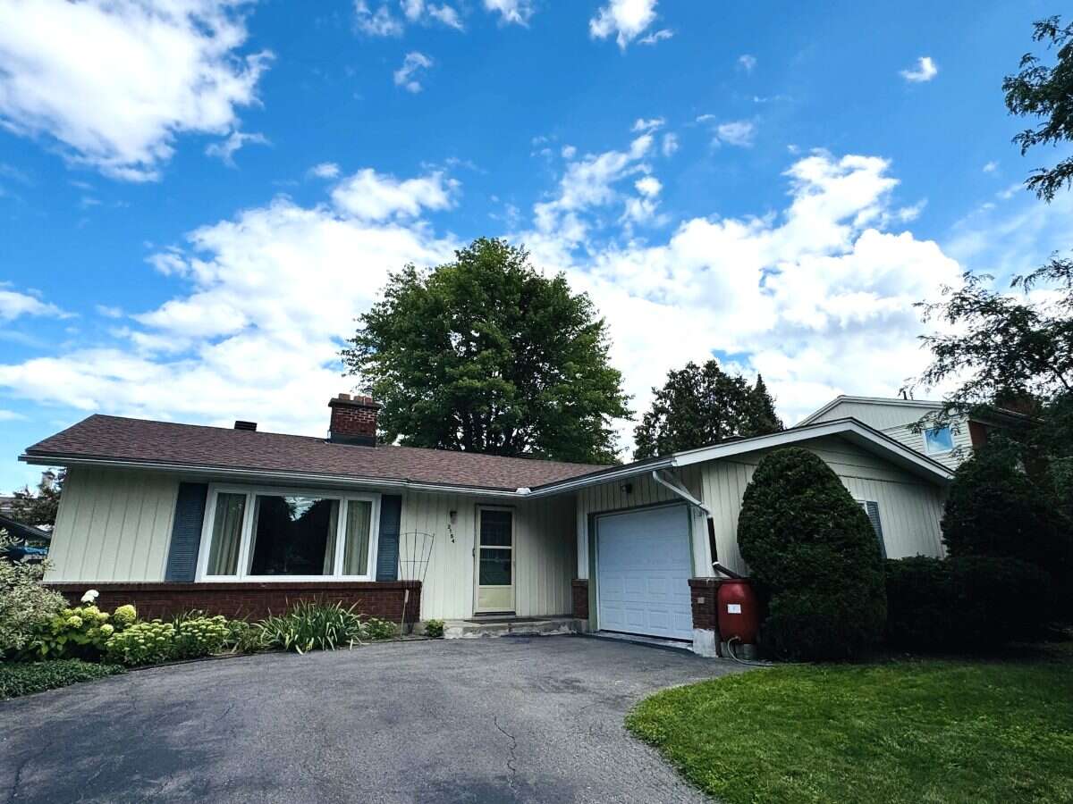 Classic Campeau Bungalow in Beacon Hill North