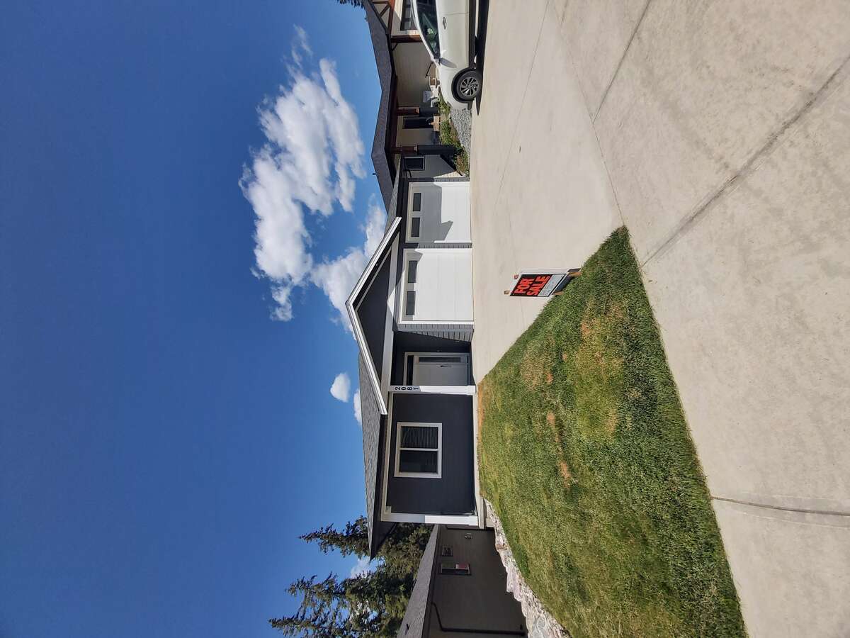 2081 14 Ave SE