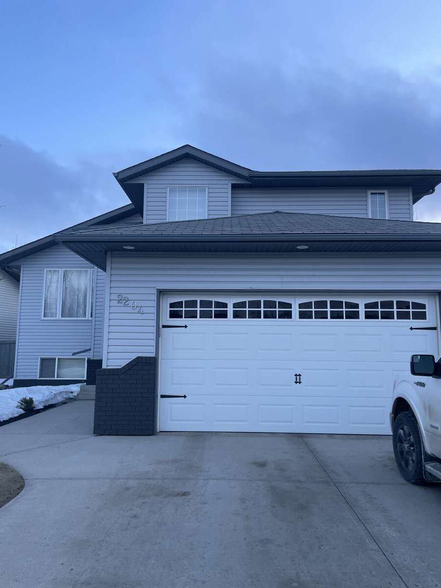 House For Sale in Lloydminster, AB - 4 bed, 3 bath