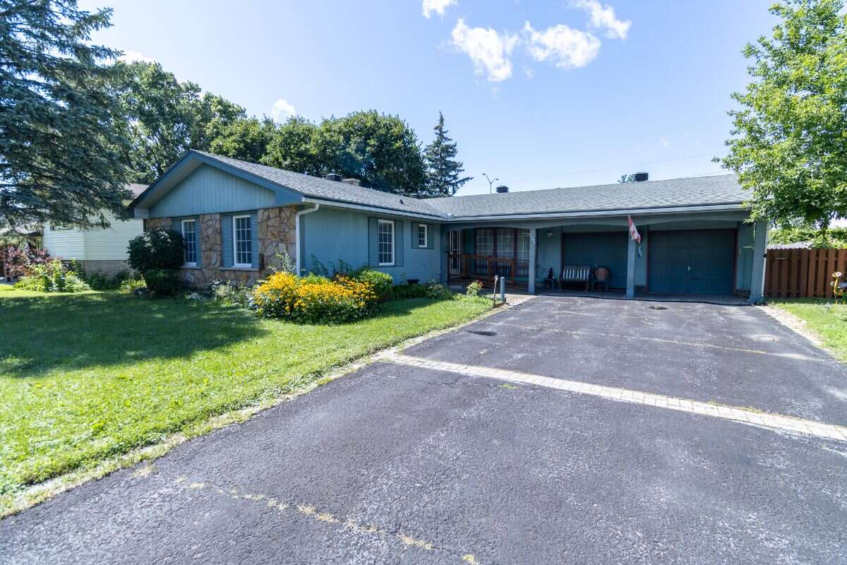 Spacious bungalow great location