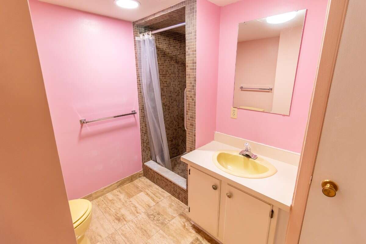 Spacious bungalow great location