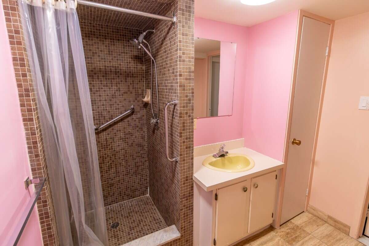 Spacious bungalow great location