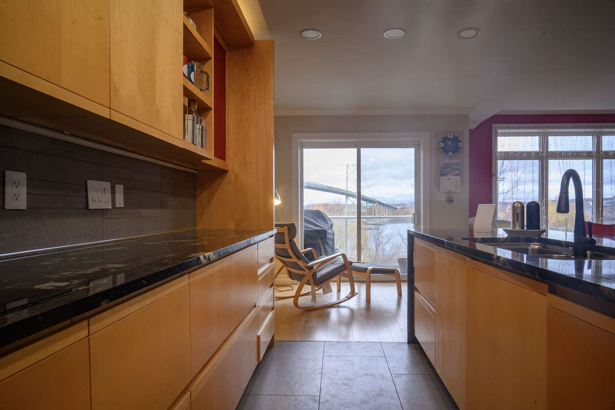 Spacious Galley style kitchen