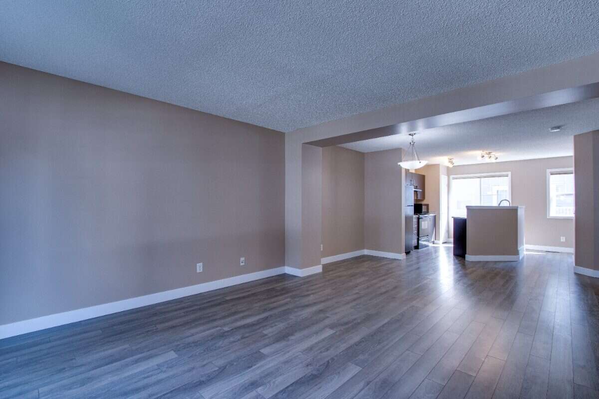 SPARKLING CLEAN & Renovated 2BR, 3BA Summerside
