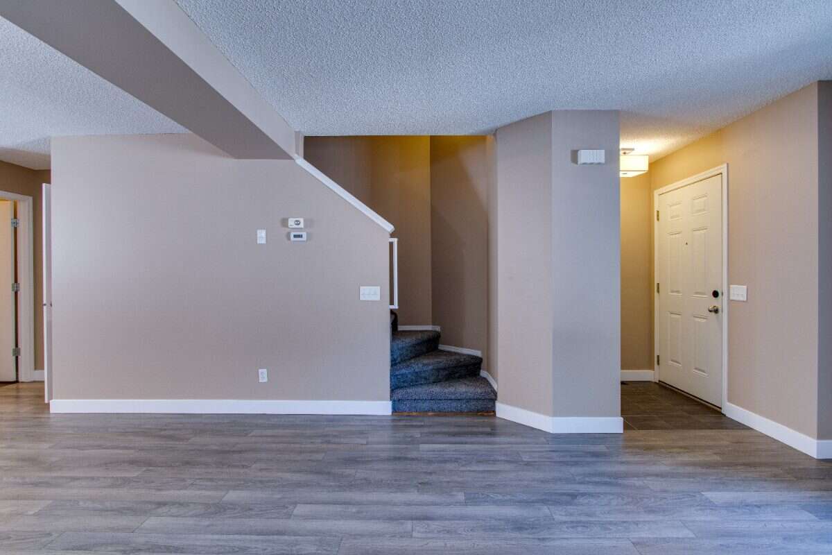 SPARKLING CLEAN & Renovated 2BR, 3BA Summerside
