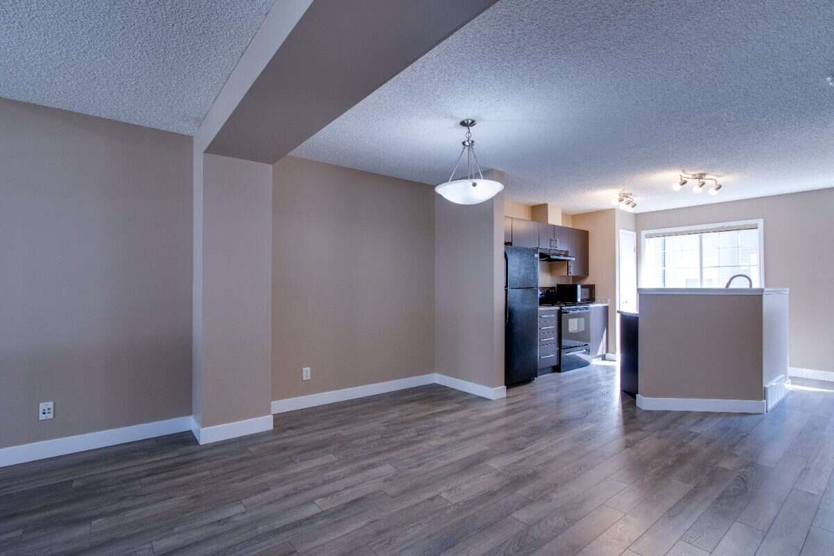 SPARKLING CLEAN & Renovated 2BR, 3BA Summerside