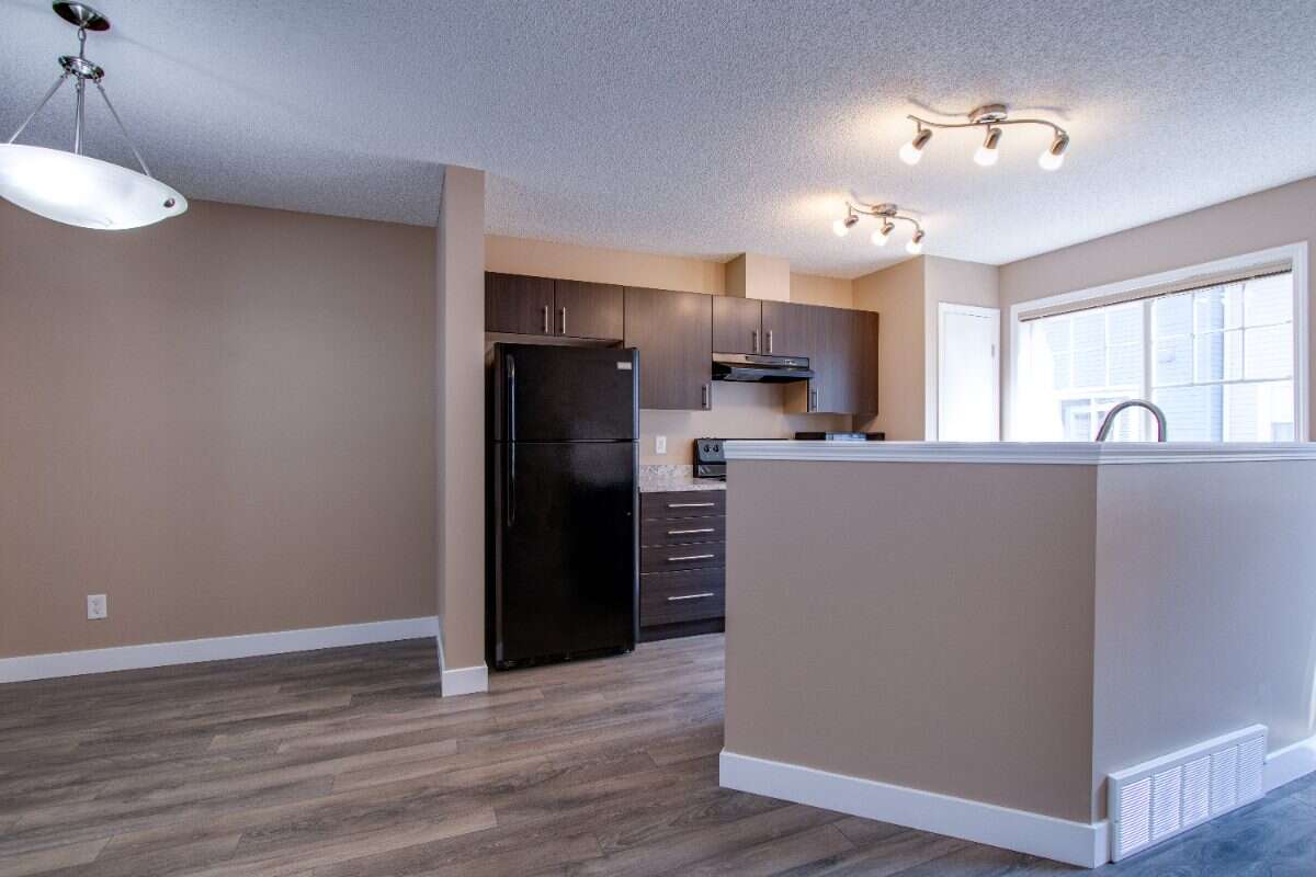 SPARKLING CLEAN & Renovated 2BR, 3BA Summerside