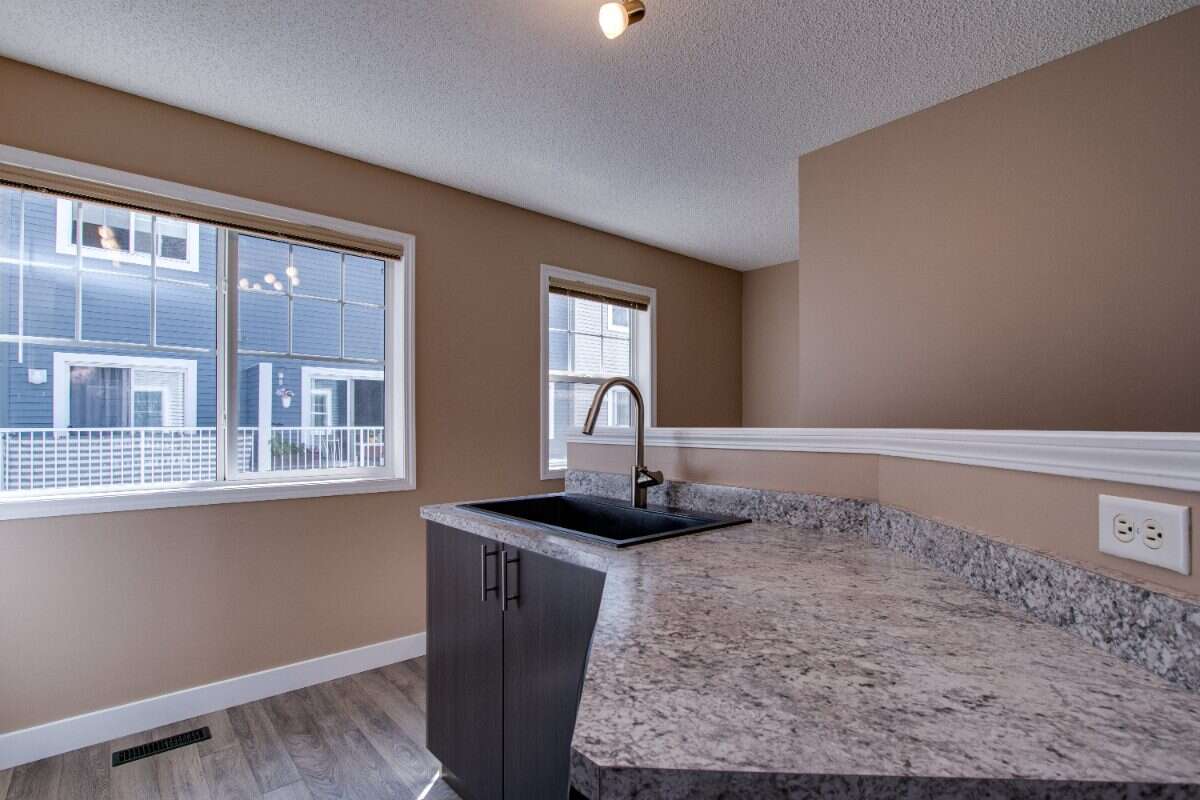 SPARKLING CLEAN & Renovated 2BR, 3BA Summerside