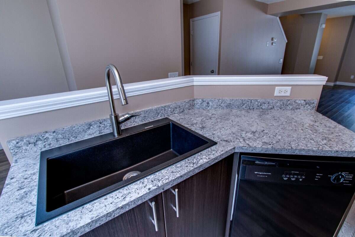 SPARKLING CLEAN & Renovated 2BR, 3BA Summerside