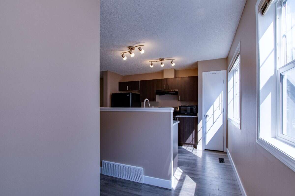 SPARKLING CLEAN & Renovated 2BR, 3BA Summerside