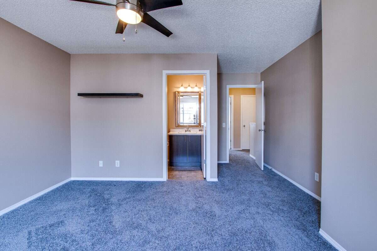 SPARKLING CLEAN & Renovated 2BR, 3BA Summerside