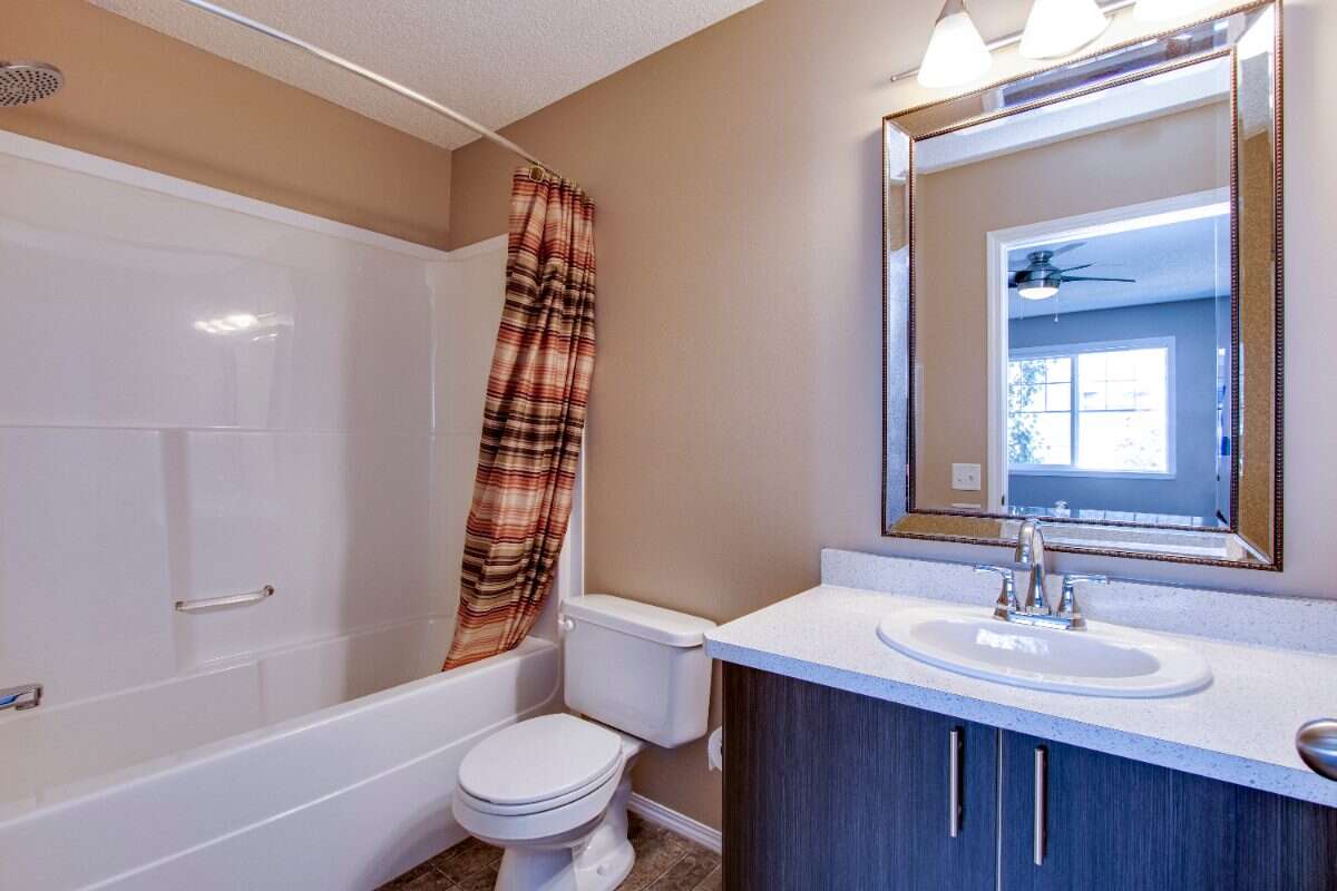 SPARKLING CLEAN & Renovated 2BR, 3BA Summerside