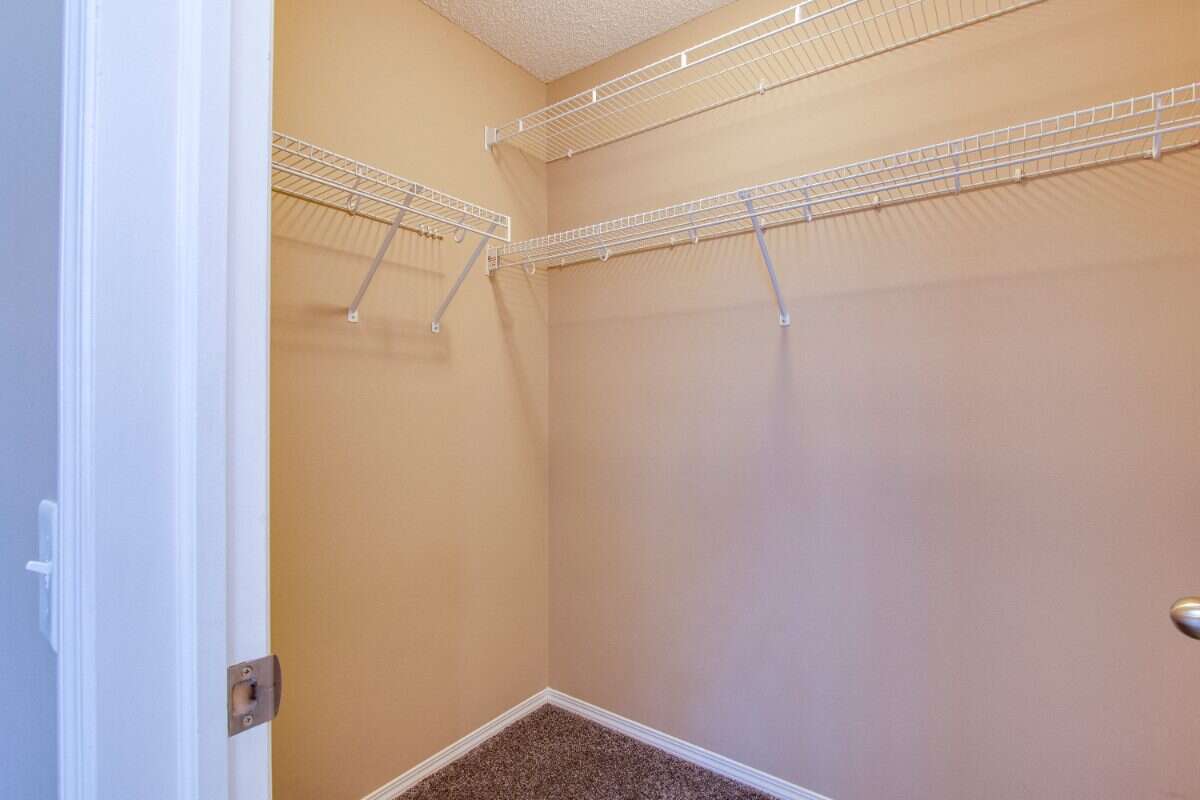 SPARKLING CLEAN & Renovated 2BR, 3BA Summerside
