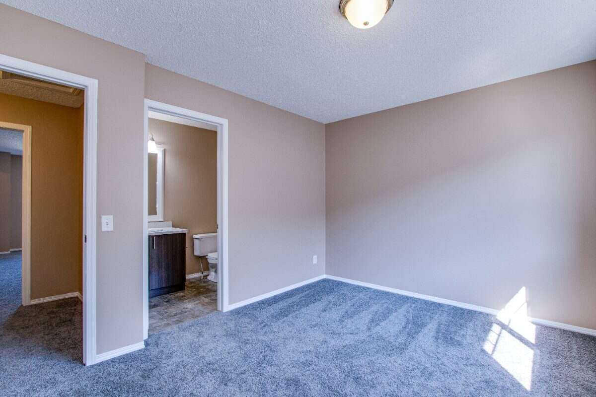 SPARKLING CLEAN & Renovated 2BR, 3BA Summerside