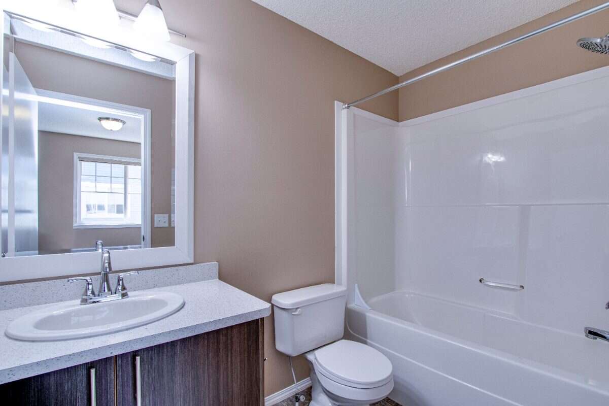 SPARKLING CLEAN & Renovated 2BR, 3BA Summerside