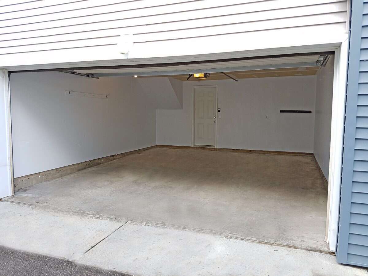 SPARKLING CLEAN & Renovated 2BR, 3BA Summerside
