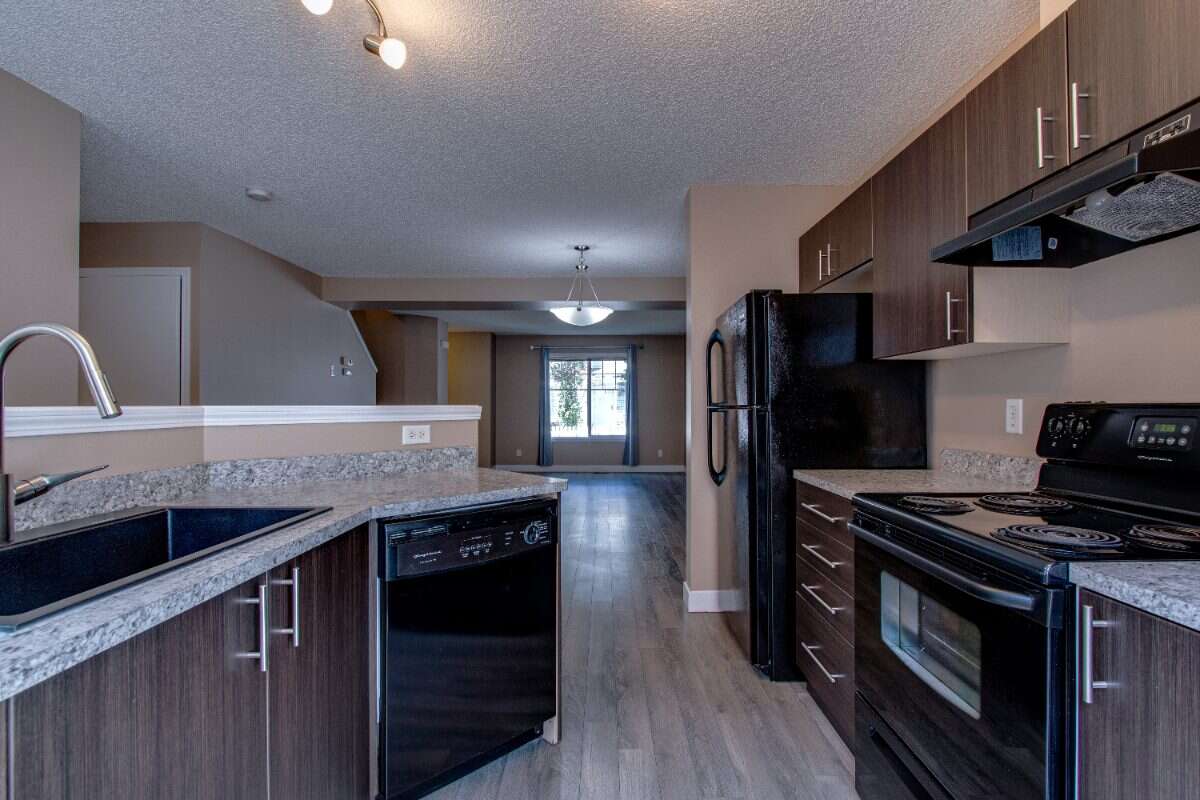 SPARKLING CLEAN & Renovated 2BR, 3BA Summerside