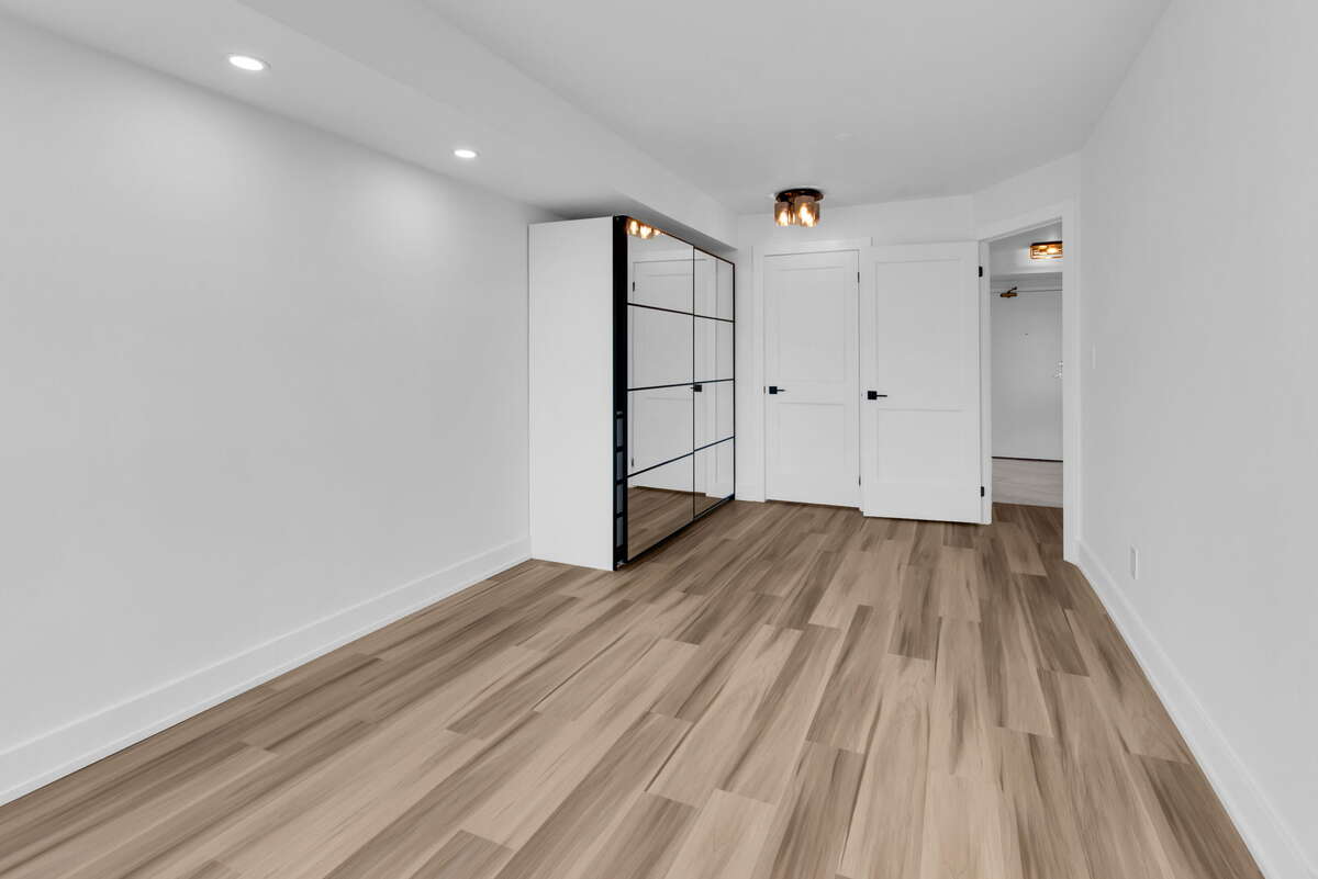 Primary bedroom w/built in wardrobe