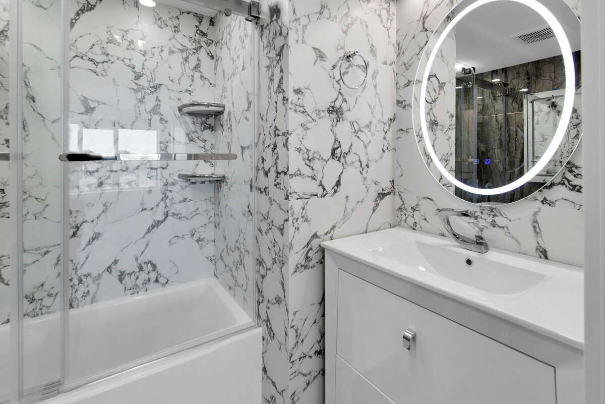 En suite bathroom w/soaker tub