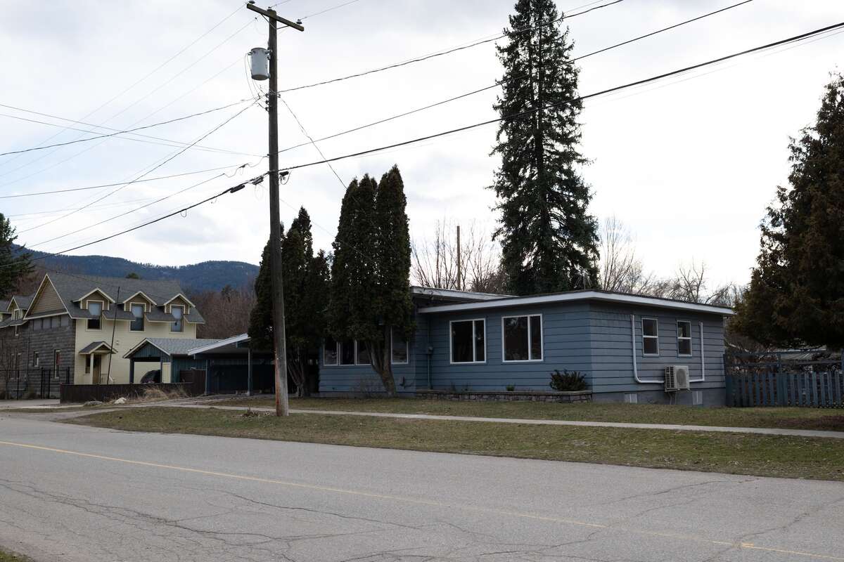 Quiet street with gorgeous mountain views in any direction