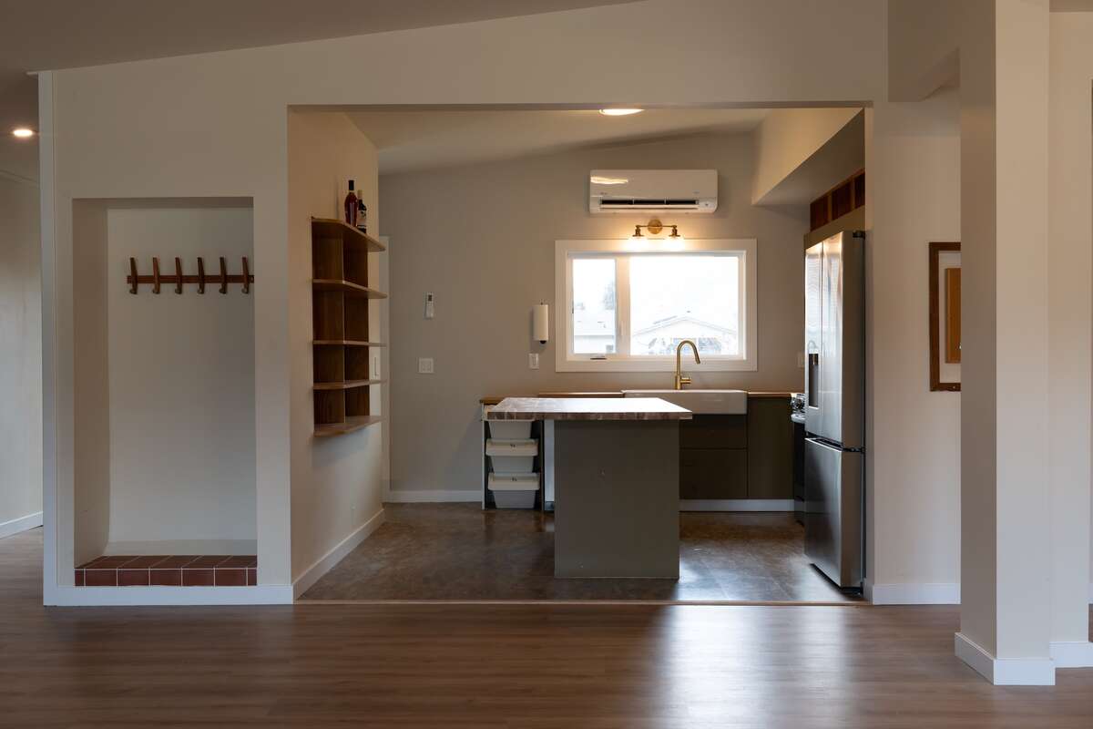 Newly designed and updated kitchen (2024), new appliances