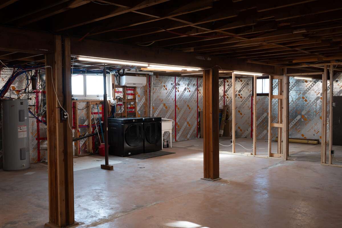 Spacious basement, new LG washer and dryer, new vapour barrier/insulation throughout
