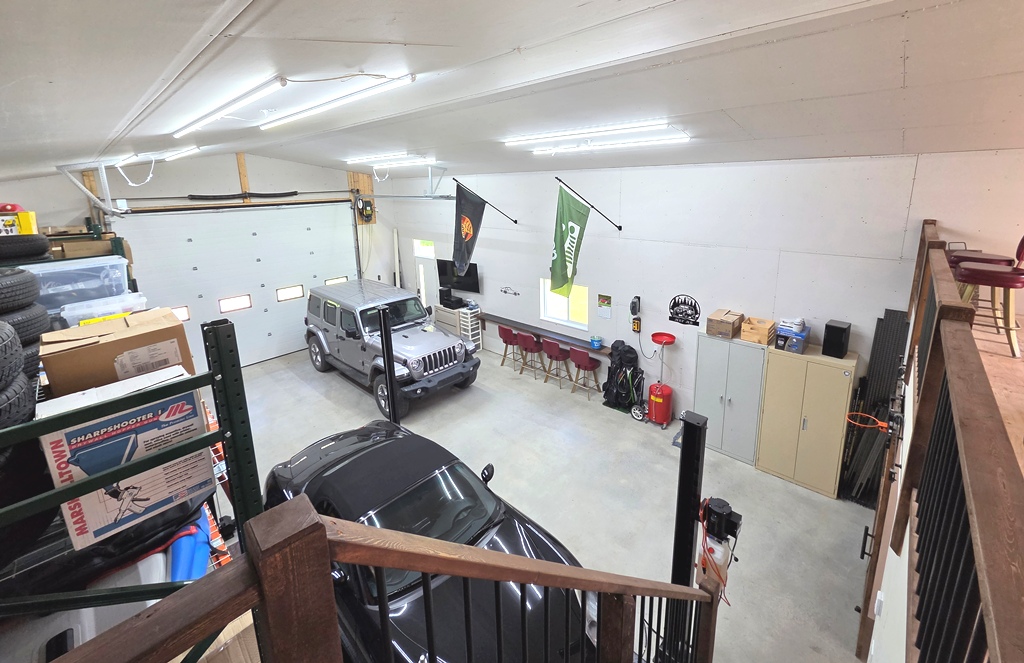 Big House, Big Shop on 2.25 Acres 