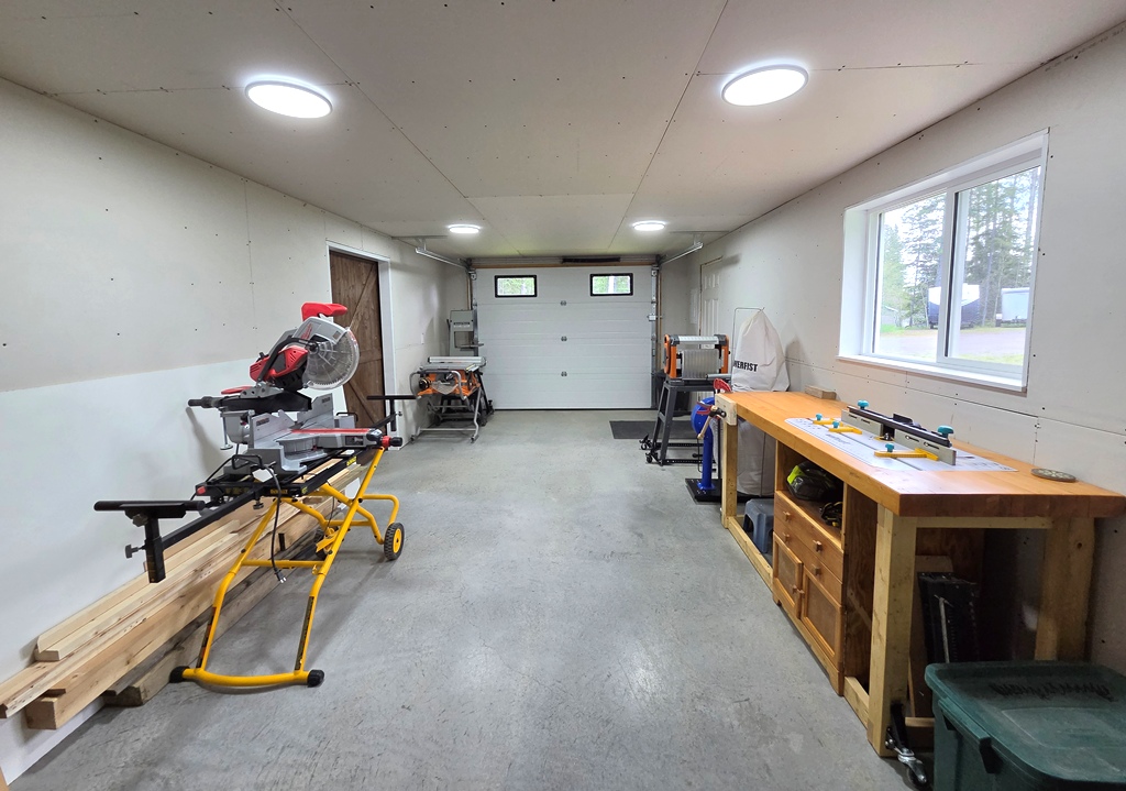 Big House, Big Shop on 2.25 Acres 