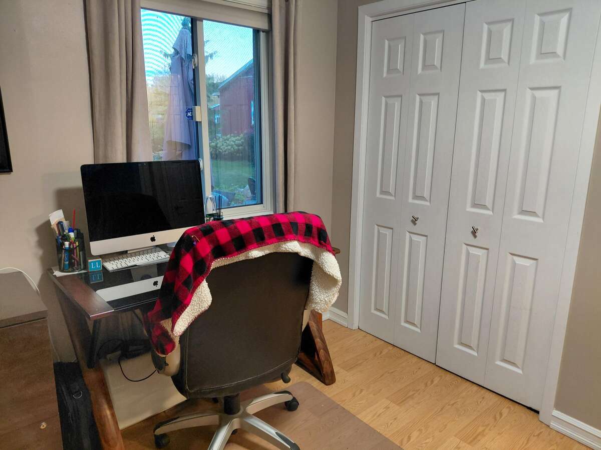 3 rd bedroom/ den/ office