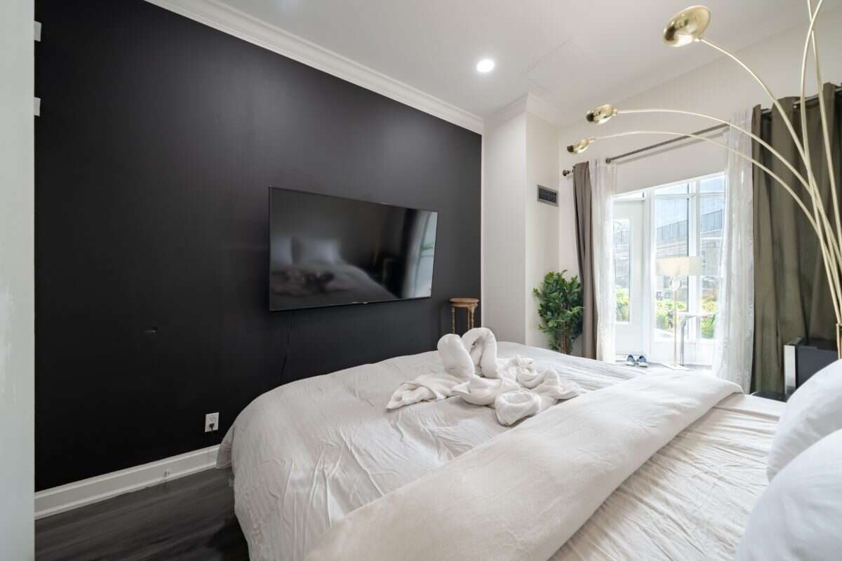 Rare Ground Floor High Ceilings w/ CN Tower Views