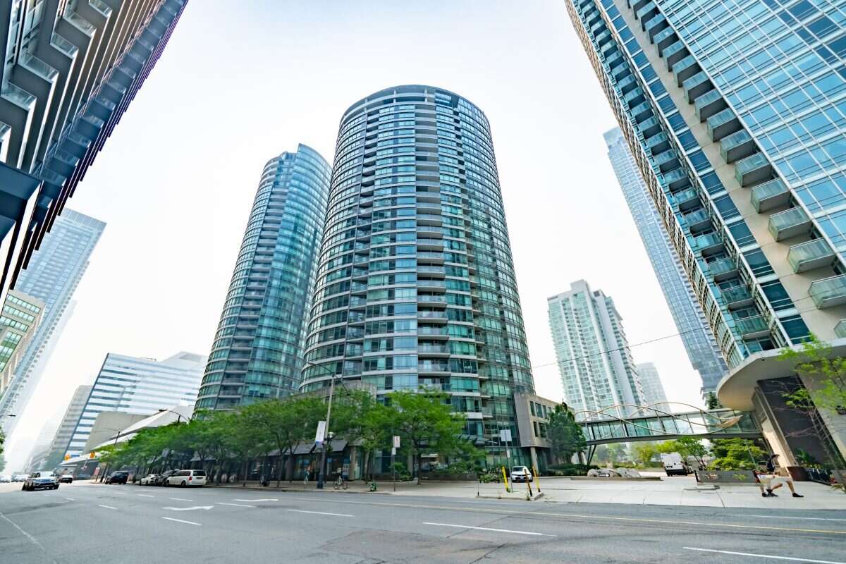 Rare Ground Floor High Ceilings w/ CN Tower Views