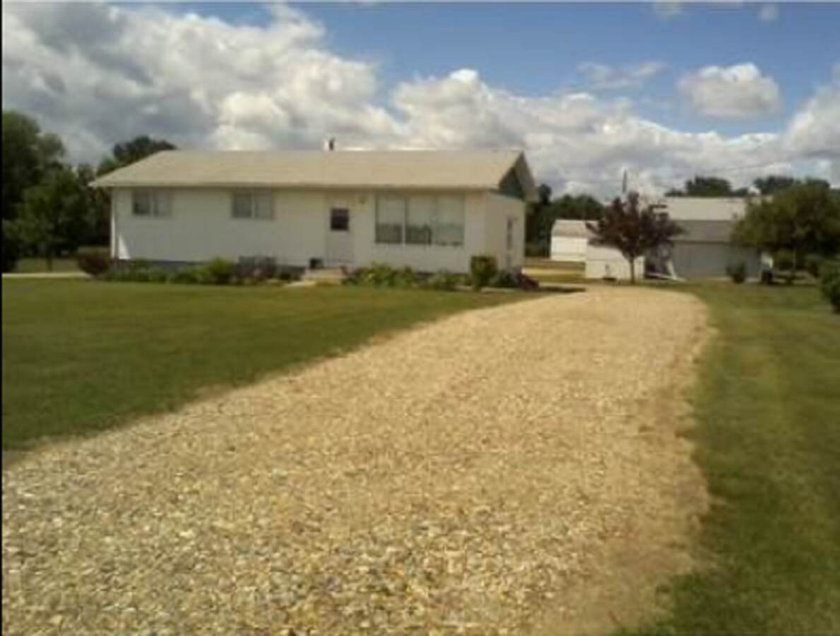 Acreage For Sale in Estevan, SK - 3+1 bed, 2 bath