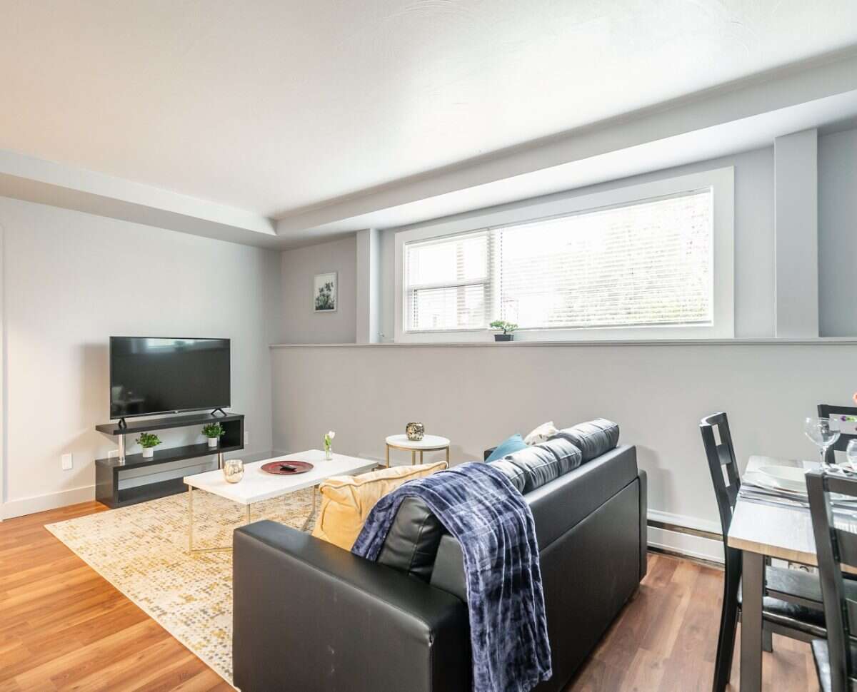 Triplex and fourplex package with 6.19% cap rate