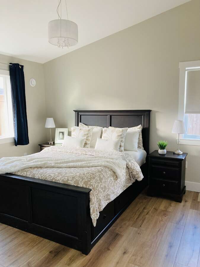 Vaulted ceiling throughout adds to the feeling of spaciousness