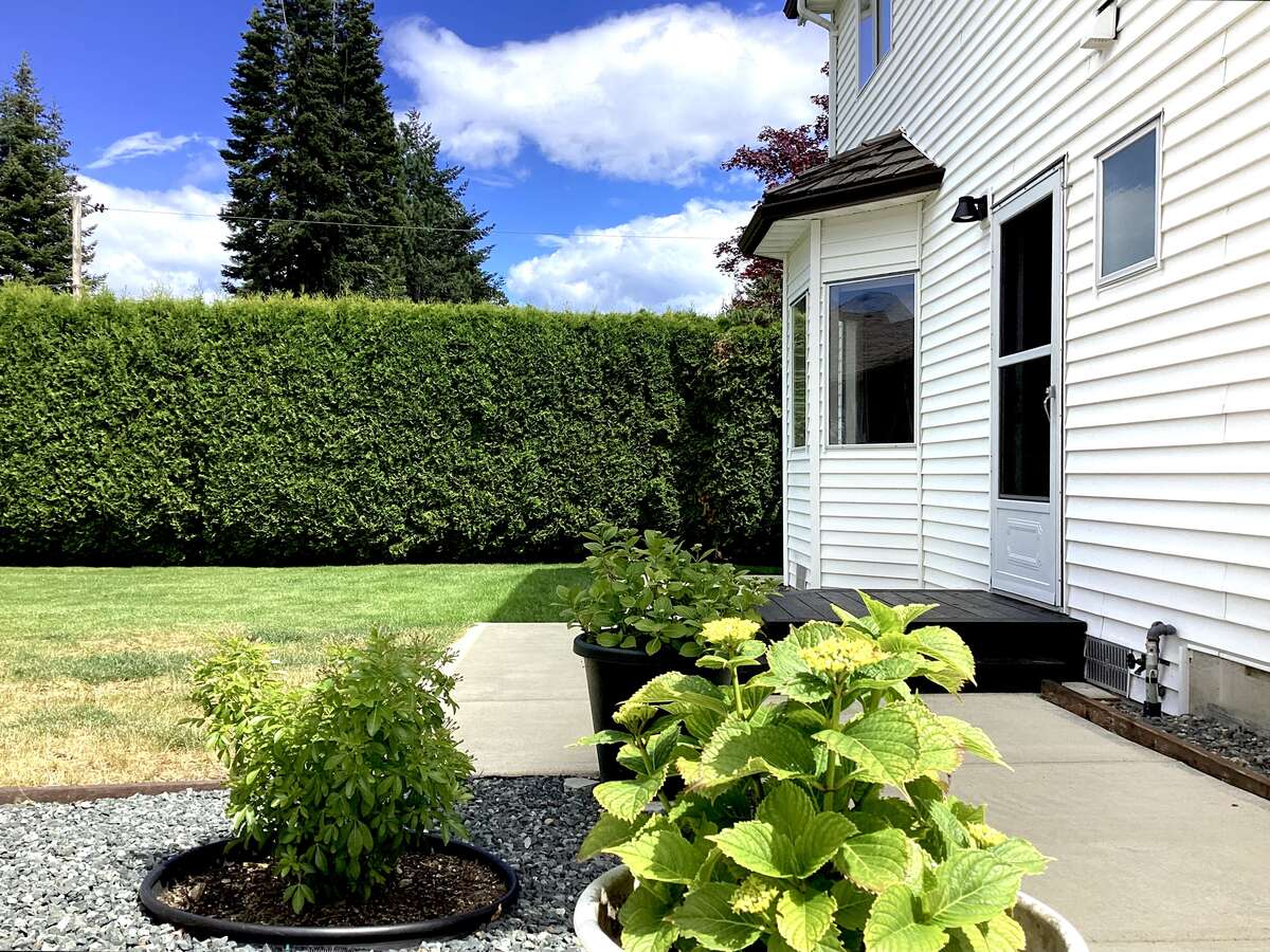 Meticuously maintained home and garden