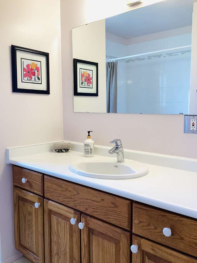 Upstairs main bathroom