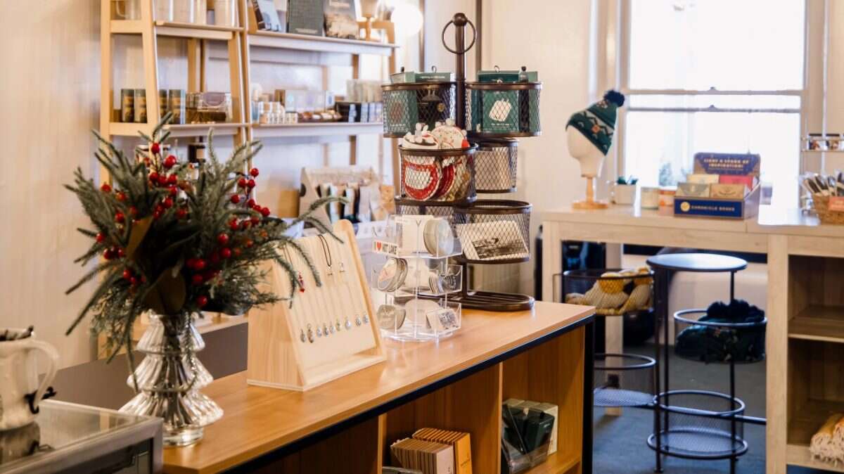 PROFITABLE BOUTIQUE RETAIL STORE FOR SALE