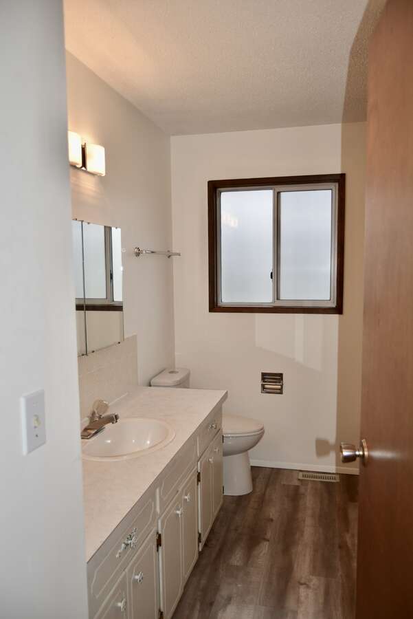 4 piece bath main floor