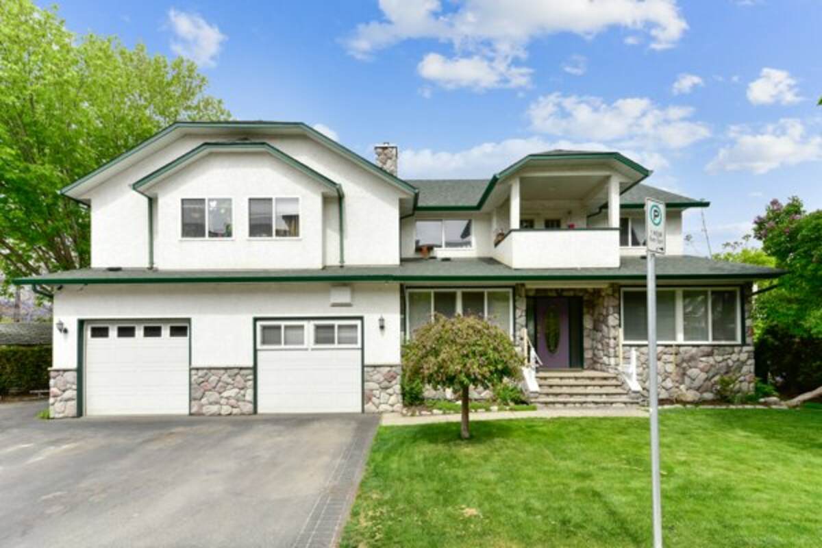 House / Detached House For Sale in Kelowna, BC - 6+1 bed, 5 bath